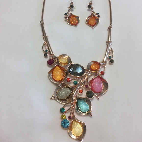 💕Gorgeous💕 Multi Color Necklace & Earrings Set - Picture 5 of 8